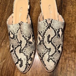 CL Laundry Women’s Mule slip on shoe